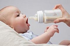 小孩一岁零两个月怎么断奶
